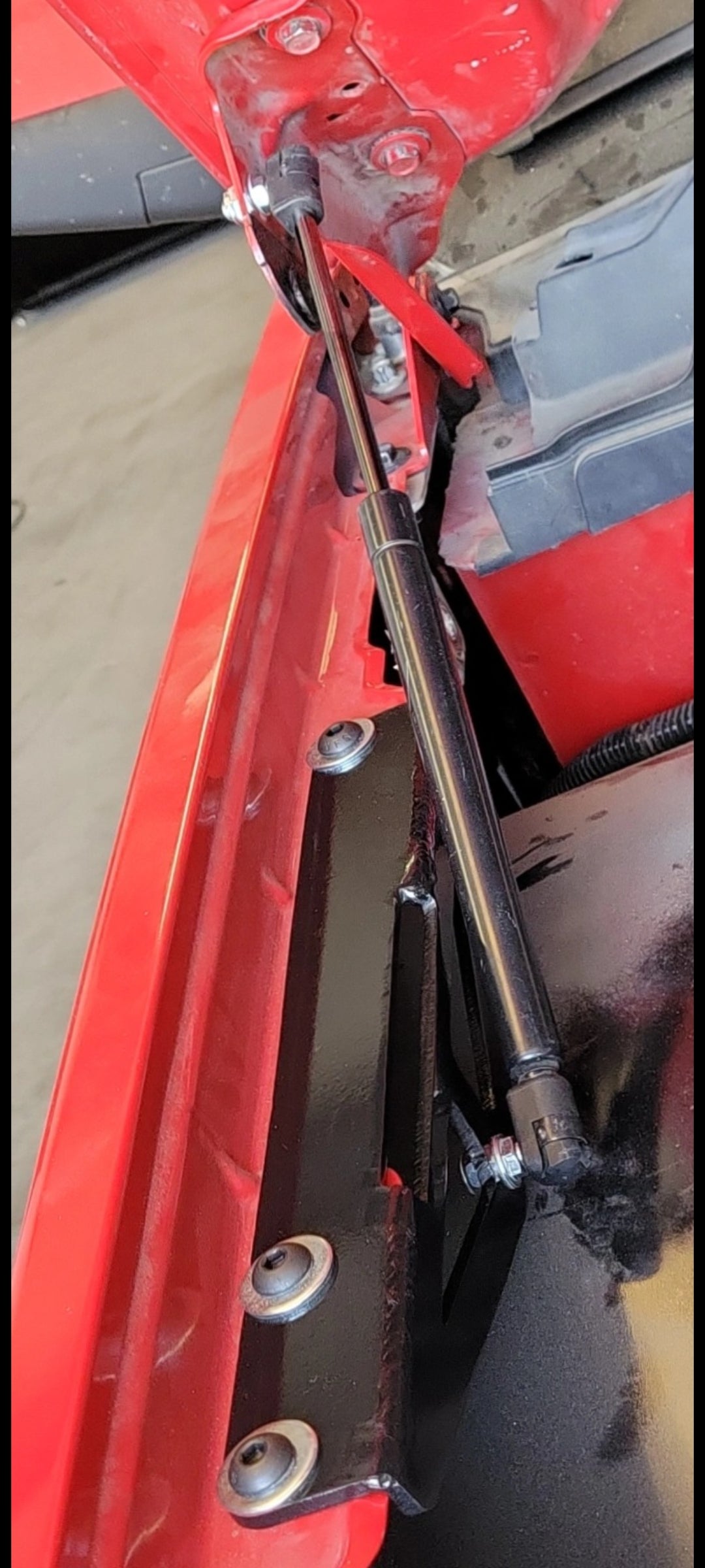 14-18 Chevy/GMC Silverado Sierra Hood Strut Kit